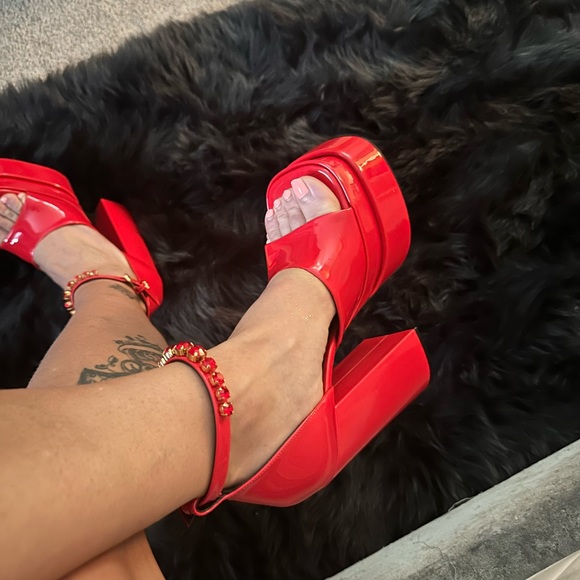 Versace Medusa Aevitas patent leather platform sandals (Red, 37) - Picture 6 of 8